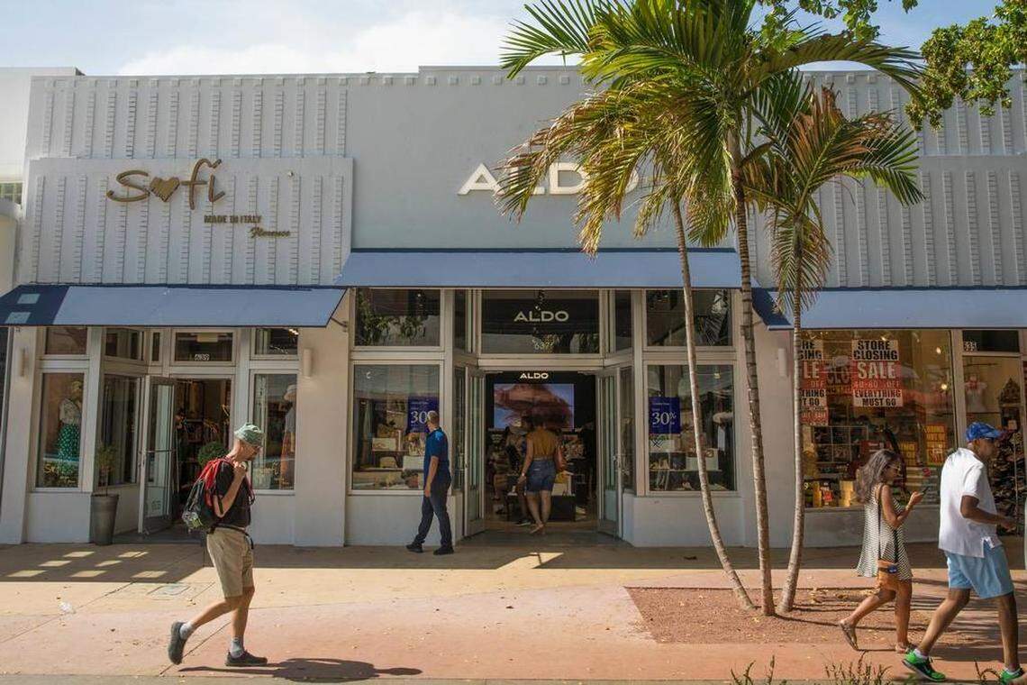 El multimillonario canadiense Albert "Aldo" Bensadoun compró la propiedad en 635-639 de Lincoln Road, que incluye Sofi y The Shoe Shop con 5,332 pies cuadrados, por $35 millones, o la friolera de $6,560 por pie cuadrado.