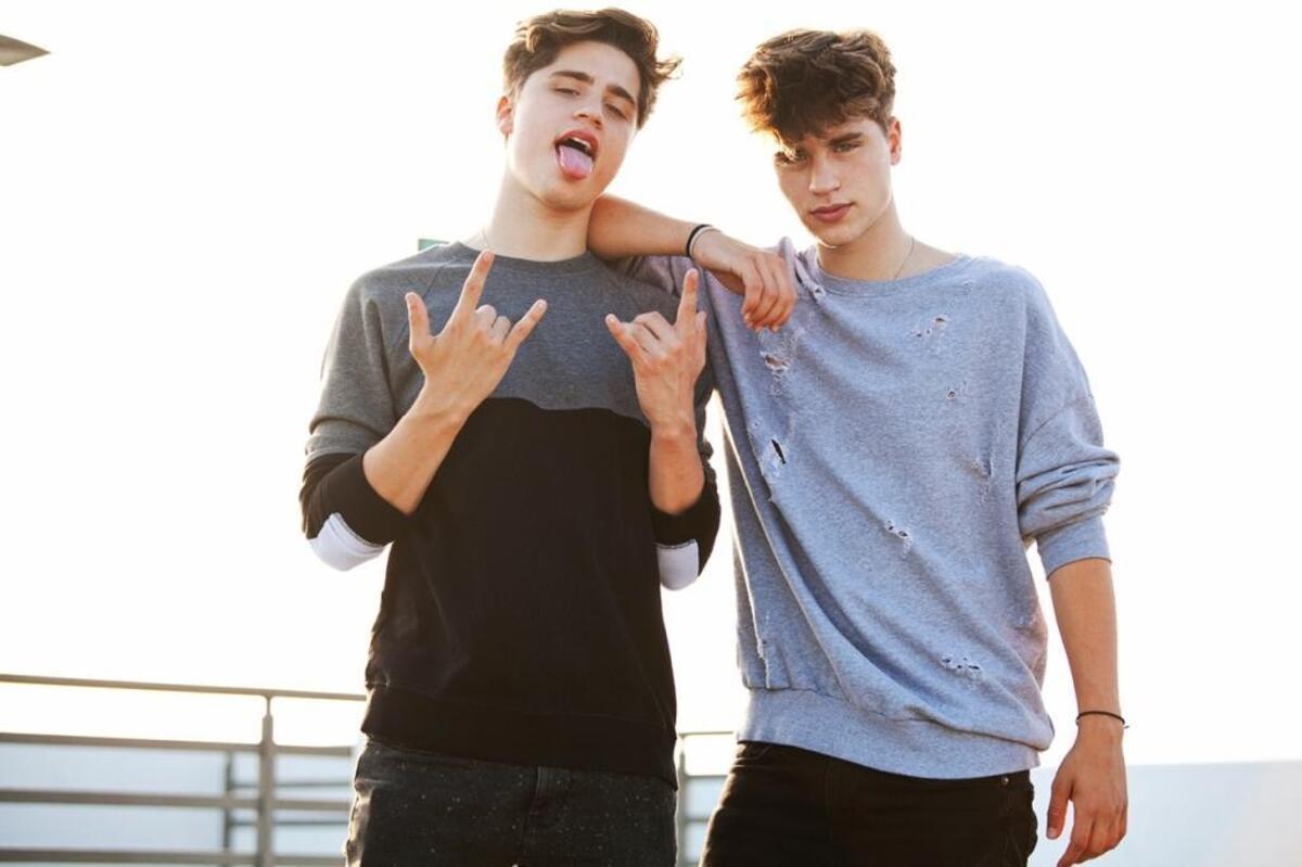 Emilio e Iván Martínez, mellizos de 18 años nacidos en Barcelona, se han dado a conocer en You Tube como Martinez Twins y cuentan con 6.8 millones de seguidores.