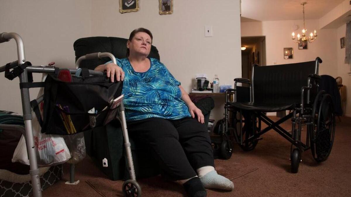 Carol Emanuele en su casa de Filadelfia. Emanuele fue diagnosticada con diabetes en 2015 y sobrevivió a un melanoma en estadio 4 en sus treinta y pico.
