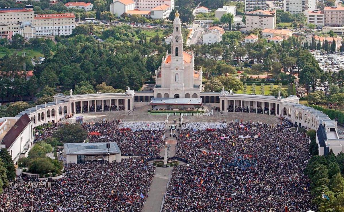 Vista áerea del santuario de Fátima durante una misa ofrecida por el papa Benedicto XVI para conmemorar el día de la Virgen de Fátima, en Portugal, el 13 de mayo de 2010.