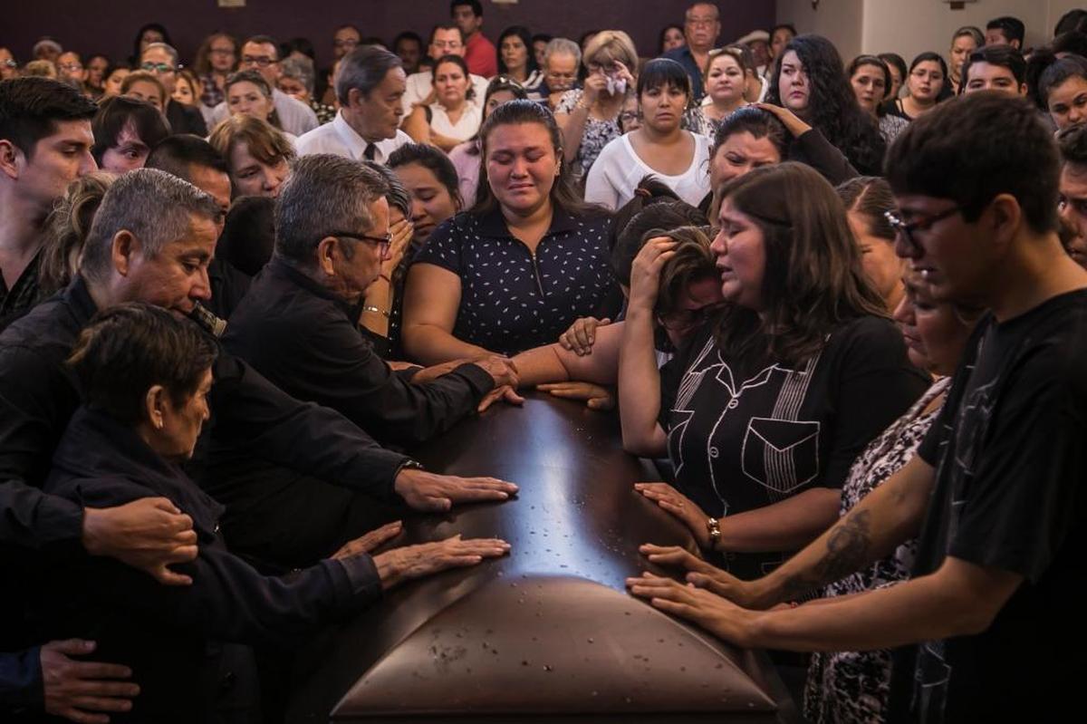 Dicen el último adiós a Javier Valdez, un veterano reportero que cubrió el narcotráfico y que fue asesinado en el estado de Sinaloa en mayo.