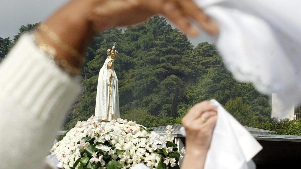 Miles de peregrinos participaron el 13 de mayo de 2003 en las ceremonias religiosas en honor de la Virgen de Fátima en la localidad portuguesa del mismo nombre.