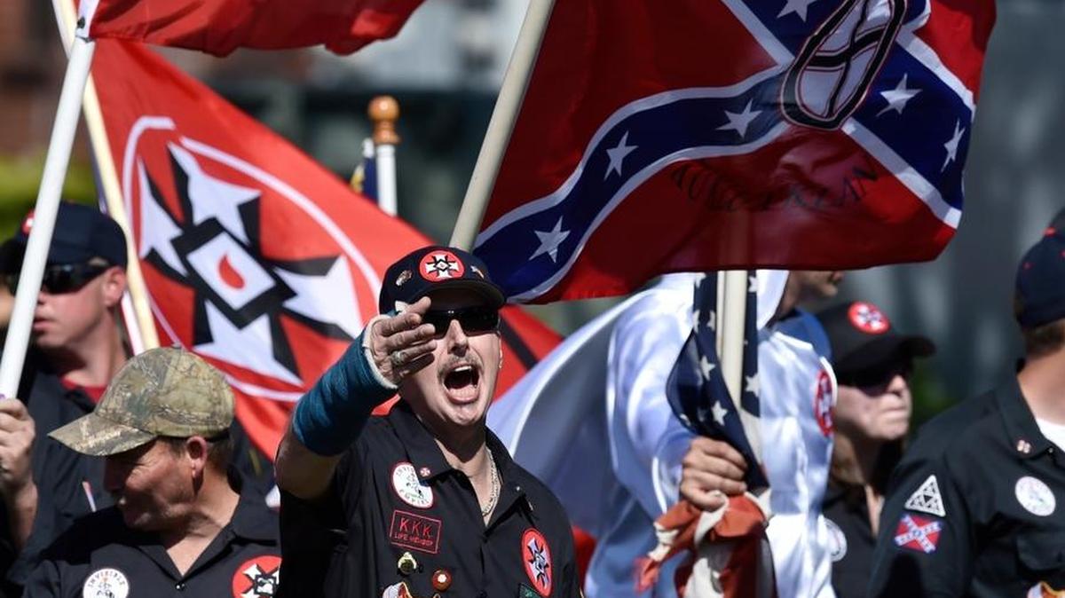 Will Quigg, de Anaheim, California, Grand Dragon de los Loyal White Knights, del Ku Klux Klan, en un mitin de supremacistas blancos ‘White Pride, en Roma, en abril del 2016.