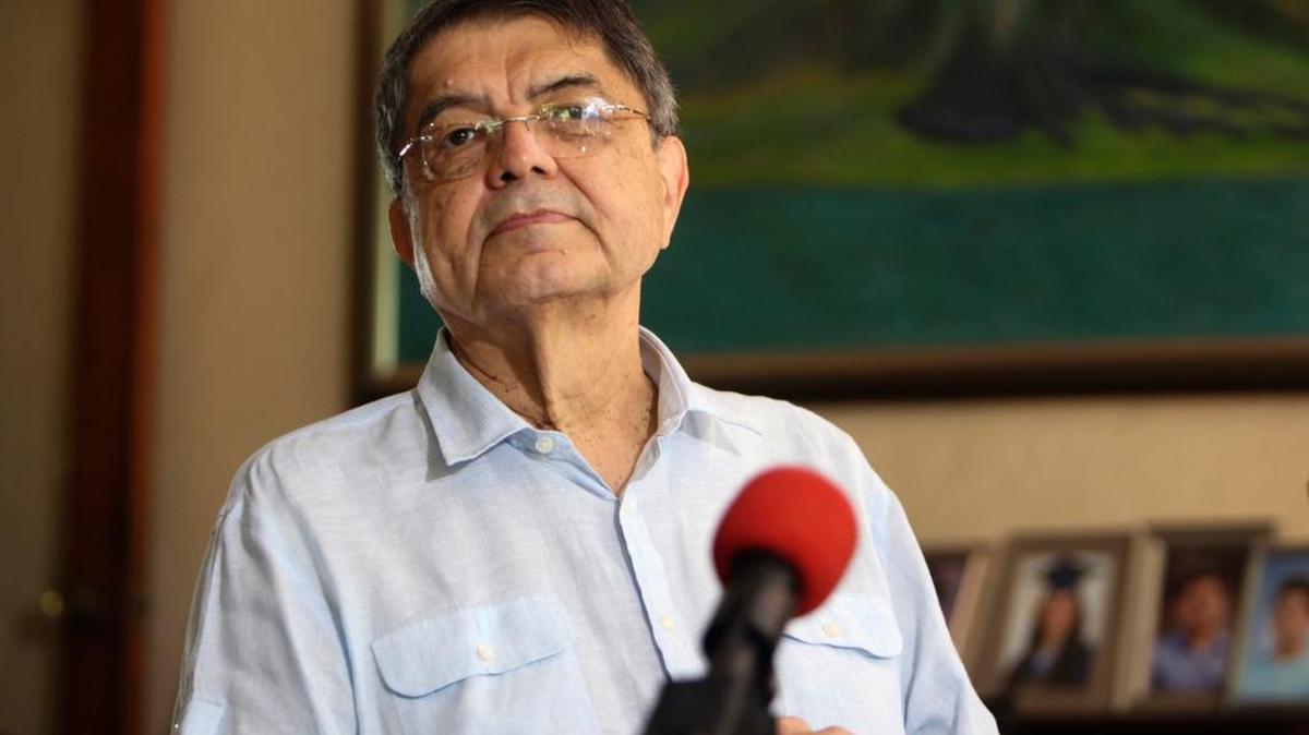 El autor nicaragüense Sergio Ramírez habla durante una conferencia de prensa en Managua, Nicaragua, el jueves 16 de noviembre del 2017.
