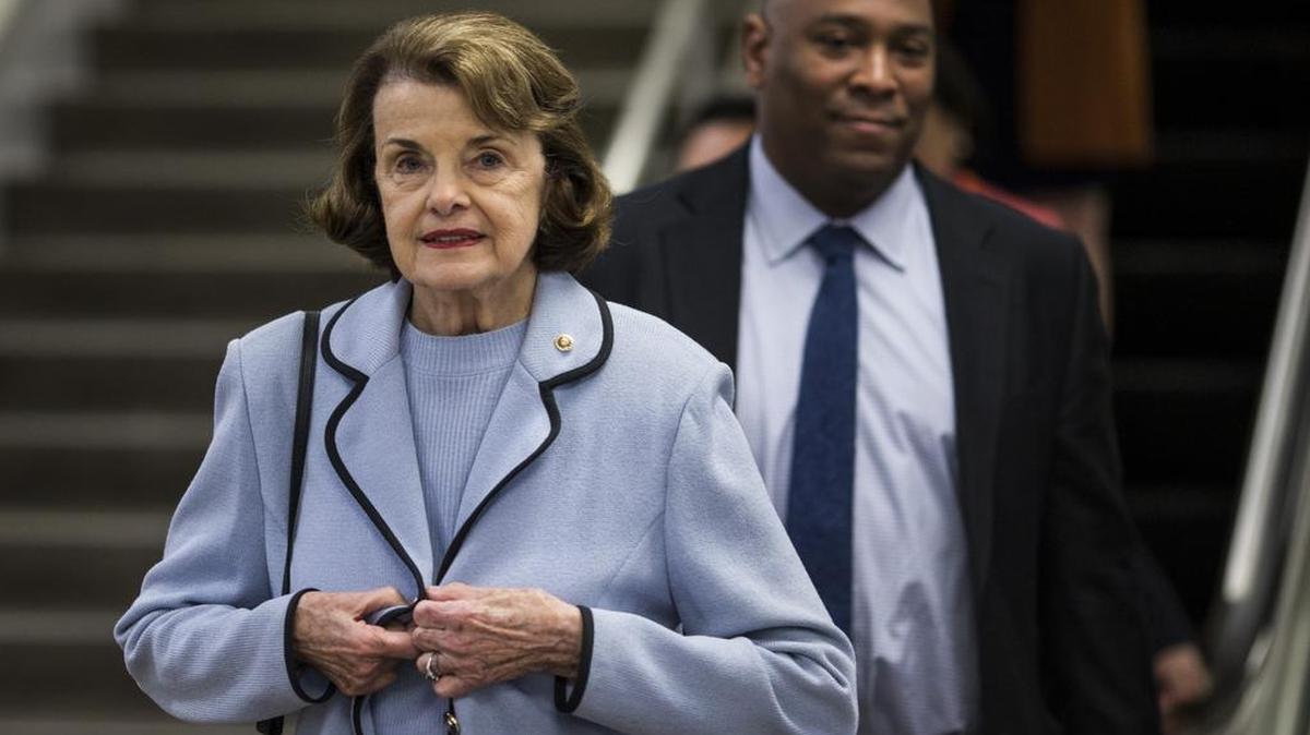 La senadora Dianne Feinstein (demócrata por California) hizo pública las declaraciones que el fundador de Fusion GPS, Glenn Simpson, hizo ante el Comité Judicial del Senado que los republicanos mantenían en secreto, aunque tanto Simpson como los demócratas pedían que los ciudadanos supieran la verdad sobre el dosier preparado por Christopher Steele.