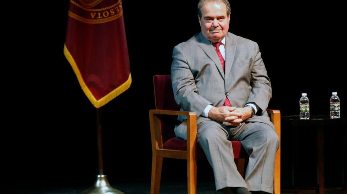 El juez del Tribunal Supremo Antonin Scalia generó recientemente una polémica con sus comentarios sobre estudiantes afroamericanos en un caso de Acción Afirmativa en la Universidad de Texas.