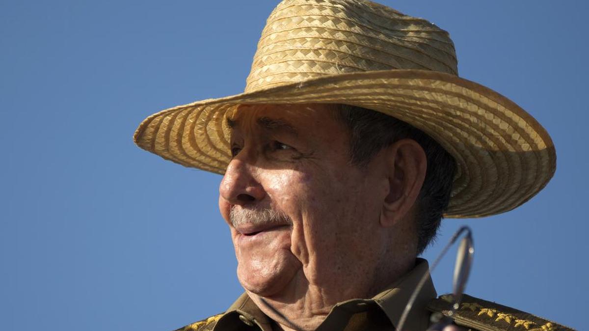 El gobernante cubano Raúl Castro ha aplazado su retiro hasta el 19 de abril.