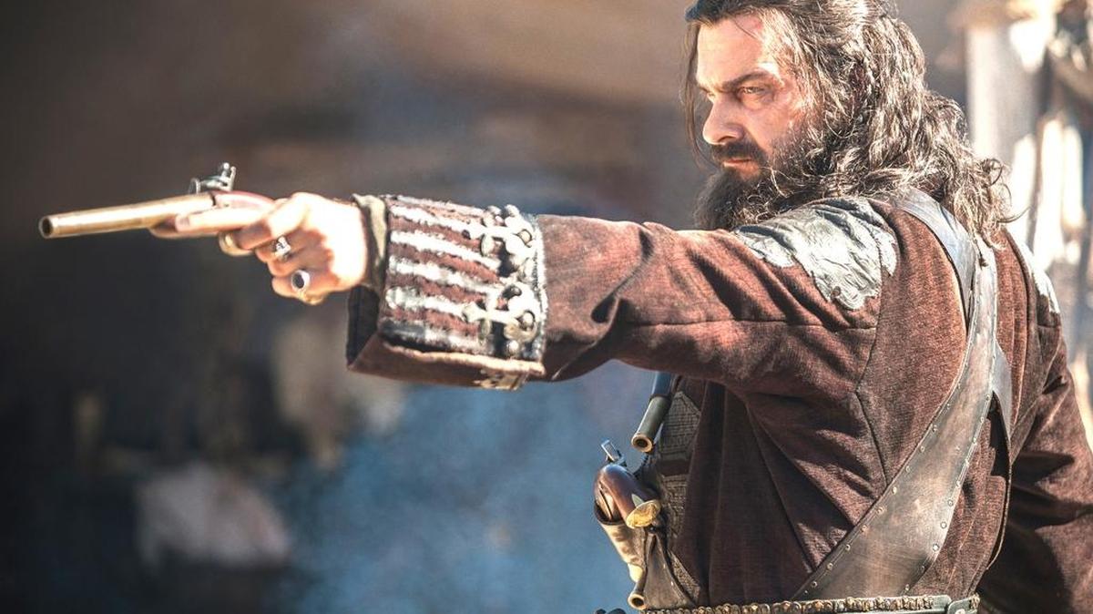 El actor Ray Stevenson interpreta al pirata , Blackbeard en la serie ‘Black Sails’, de Starz.