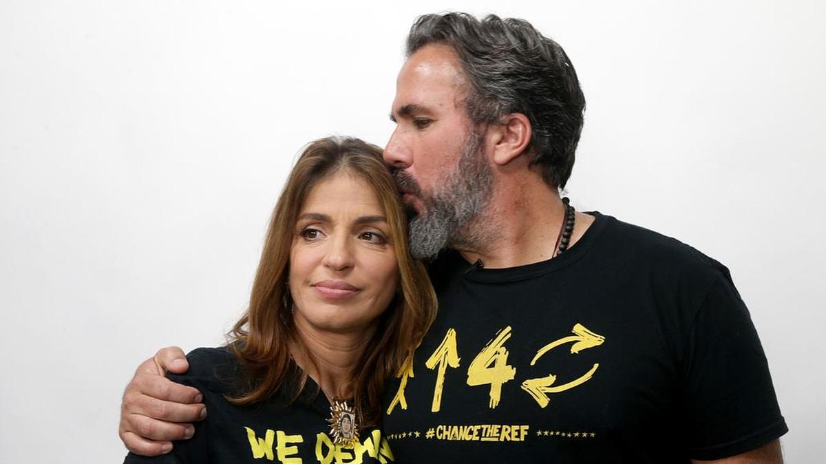 Patricia y Manuel Oliver, los padres de Joaquín Oliver, una de las 17 personas que murieron en la matanza de la secundaria Marjory Stoneman Douglas en Parkland, condado Broward.