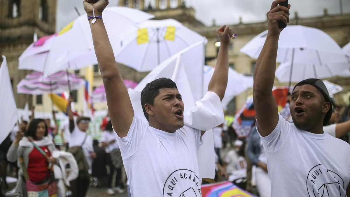 Una multitud celebra en Bogotá el acuerdo de paz entre el gobierno colombiano y la guerrilla de las FARC, en noviembre del 2016.