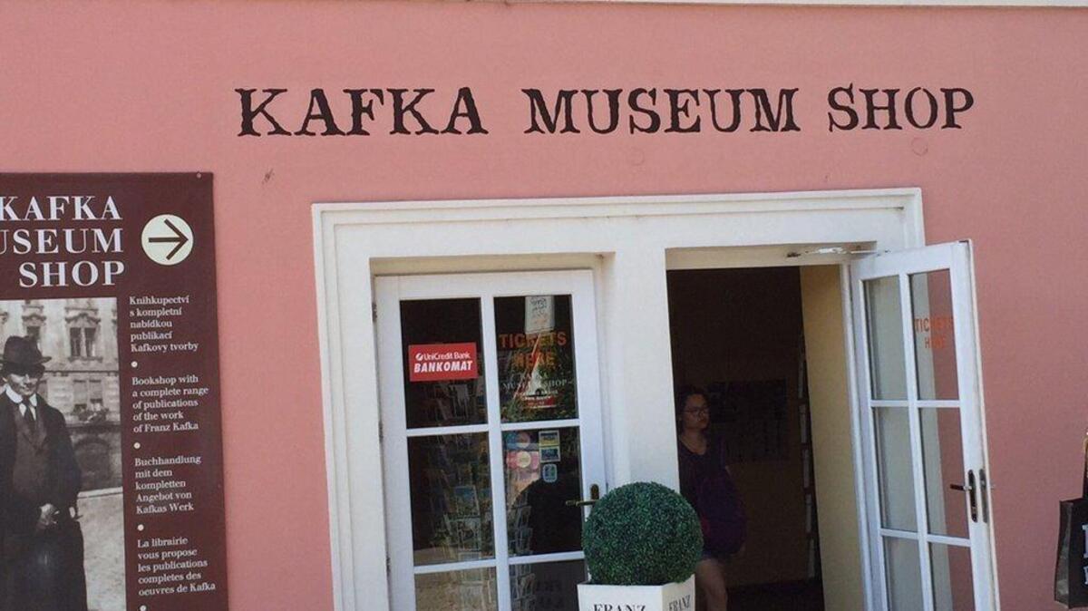 La tienda de regalos del Museo de Kafka, en Praga.