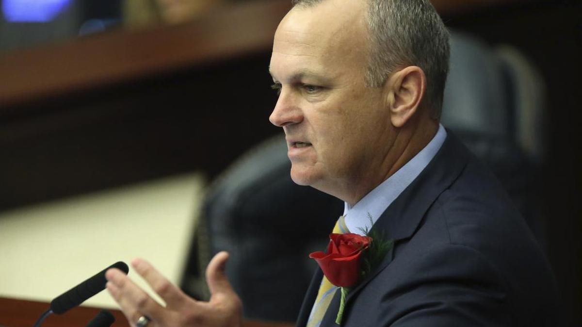 El presidente de la Cámara de la Florida, Richard Corcoran, ha difundido un controversial anuncio televisivo.
