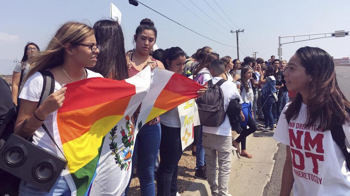 Estudiantes de escuela intermedia en Albuquerque, Nuevo México protestan el pasado septiembre contra la decisión del presidente Trump de eliminar protecciones migratorias de la era de Obama.