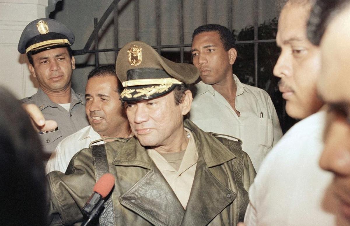 El general Manuel Antonio Noriega en el palacio presidencial de Panamá en 1987.