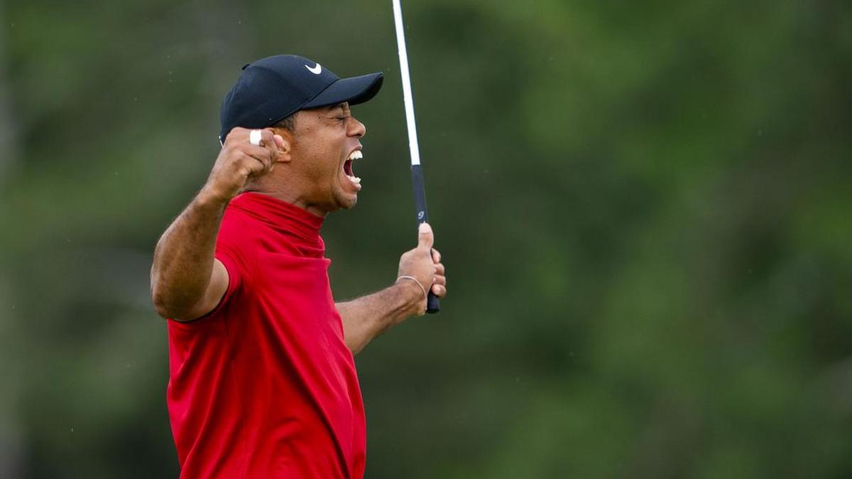 Tiger Woods estalla de alegría tras ganar el torneo Masters en Augusta, Georgia, el 14 de abril. El título fue su quinto Masters y el decimoquinto gran torneo de su carrera.