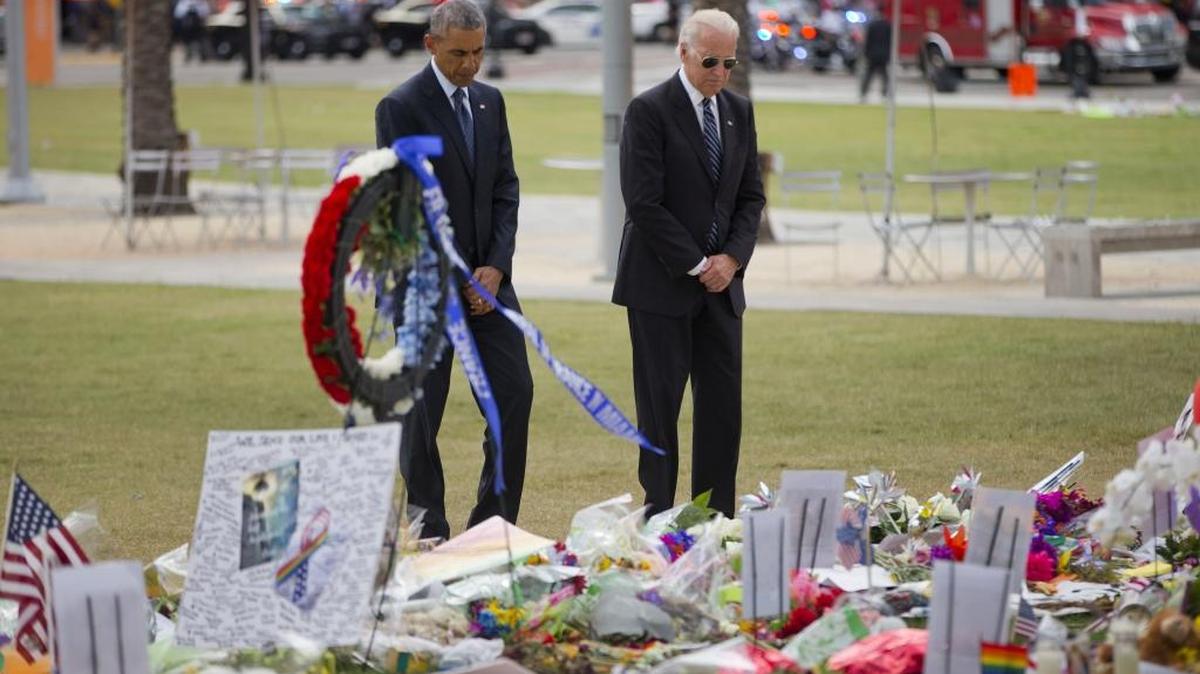 El presidente Barack Obama y el vicepresidente Joe Biden rinden tributo el jueves pasado a las víctimas de la matanza en el club Pulse, en Orlando. El ataque fue el tiroteo con más víctimas en la historia moderna de Estados Unidos.