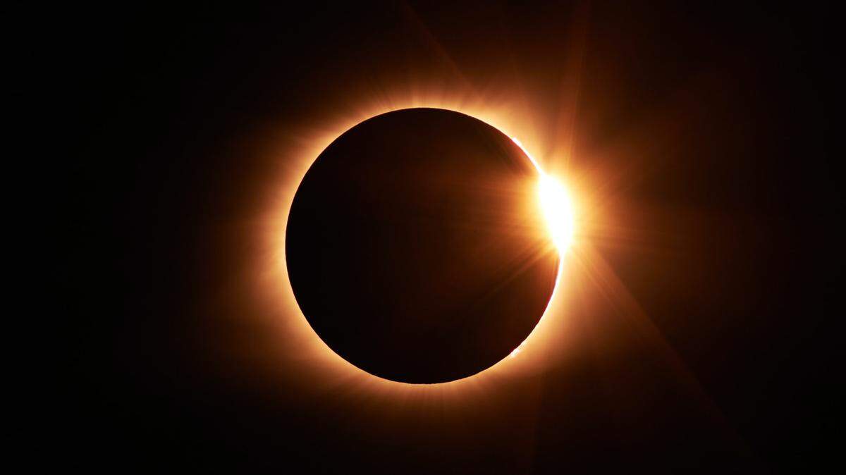 El eclipse solar es señal de oportunidad. Si hay algo que deseas, esta es tu llamada astral para conectarte con los deseos de tu corazón porque los efectos de este durarán seis meses.