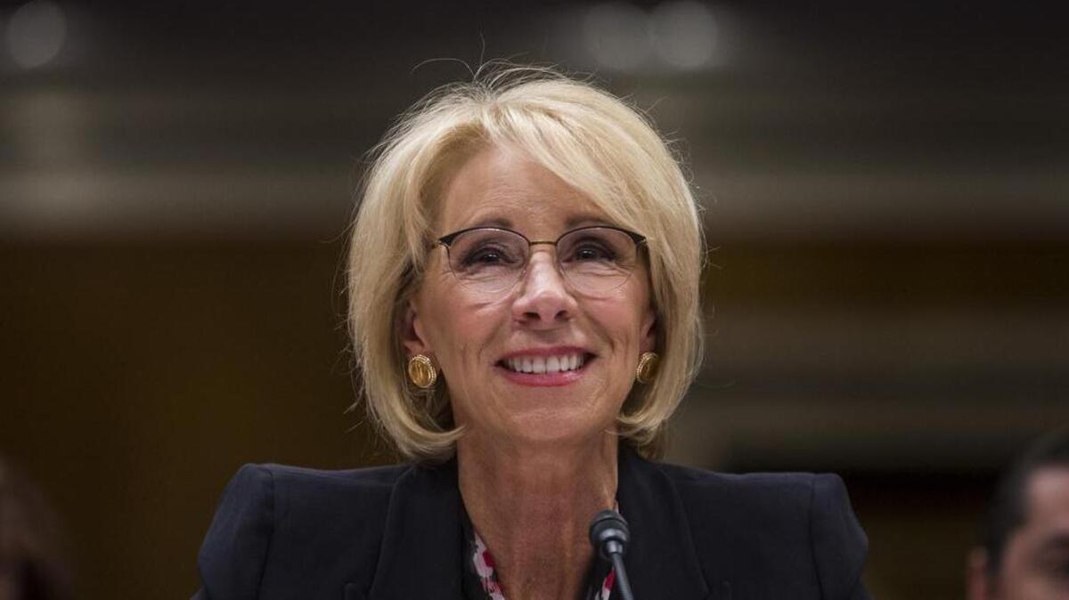 La secretaria de Educación, Betsy DeVos, comparece ante el subcomité del Senado para el Trabajo, Salud, Servicios Humanos, Educación y Otras Agencias, el jueves en Washington.