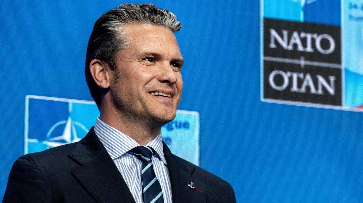 Pete Hegseth, Secretario de Defensa de EE. UU., durante una conferencia de prensa posterior a la cumbre de la OTAN en el Foro Mundial de La Haya. Pete Hegseth el jueves, “No tengo constancia de ningún informe de inteligencia que haya revisado que diga que las cosas no estaban donde debían estar o que hayan sido movidas”, preguntado en una rueda de prensa sobre la posibilidad de que el Gobierno iraní haya trasladado el material de sus instalaciones en Fordó, Natanz e Isfahan en anticipación al bombardeo estadounidense.