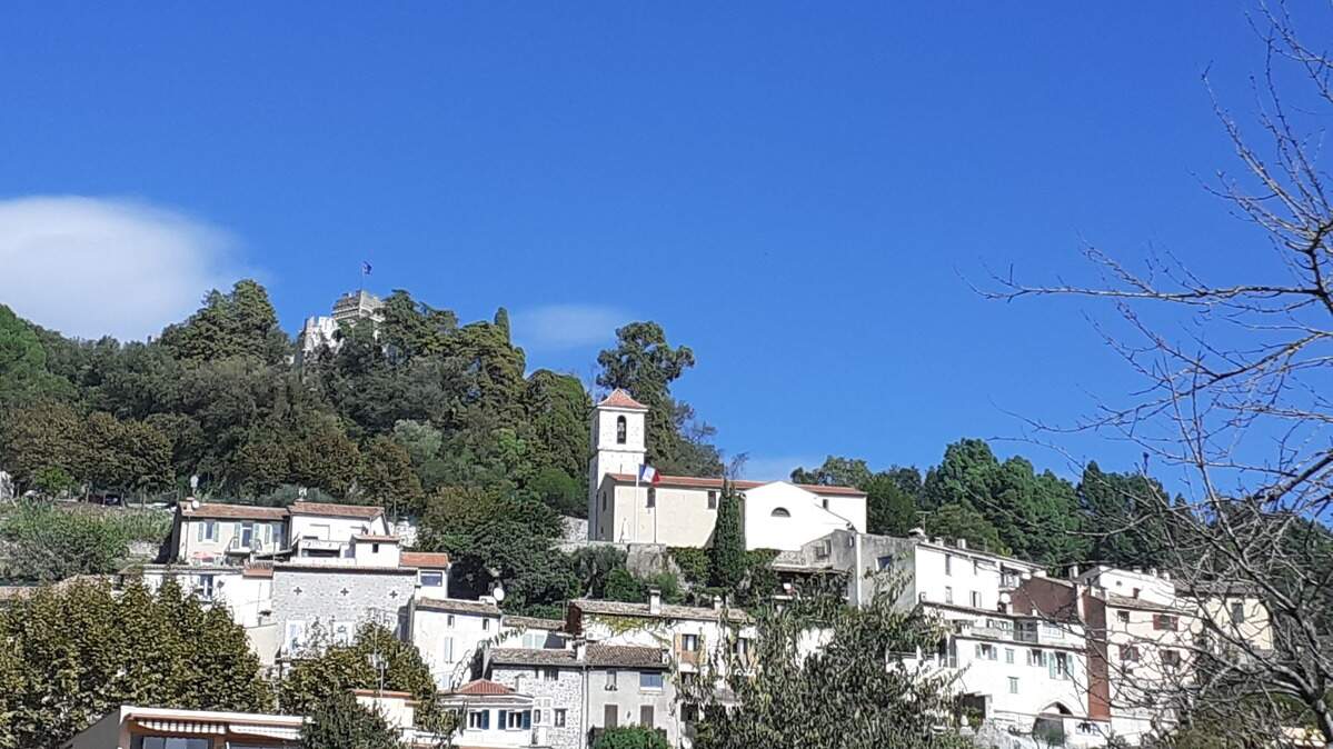 Vista del pueblo de Villeneuve-Loubet.