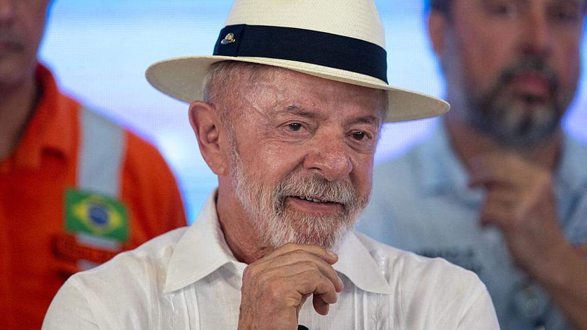 El presidente de Brasil, Luiz Inácio Lula da Silva, observa durante el anuncio de la reanudación de las inversiones de Petrobras en el astillero Bertolini en Manaus, estado de Amazonas, Brasil, el 27 de mayo de 2026.