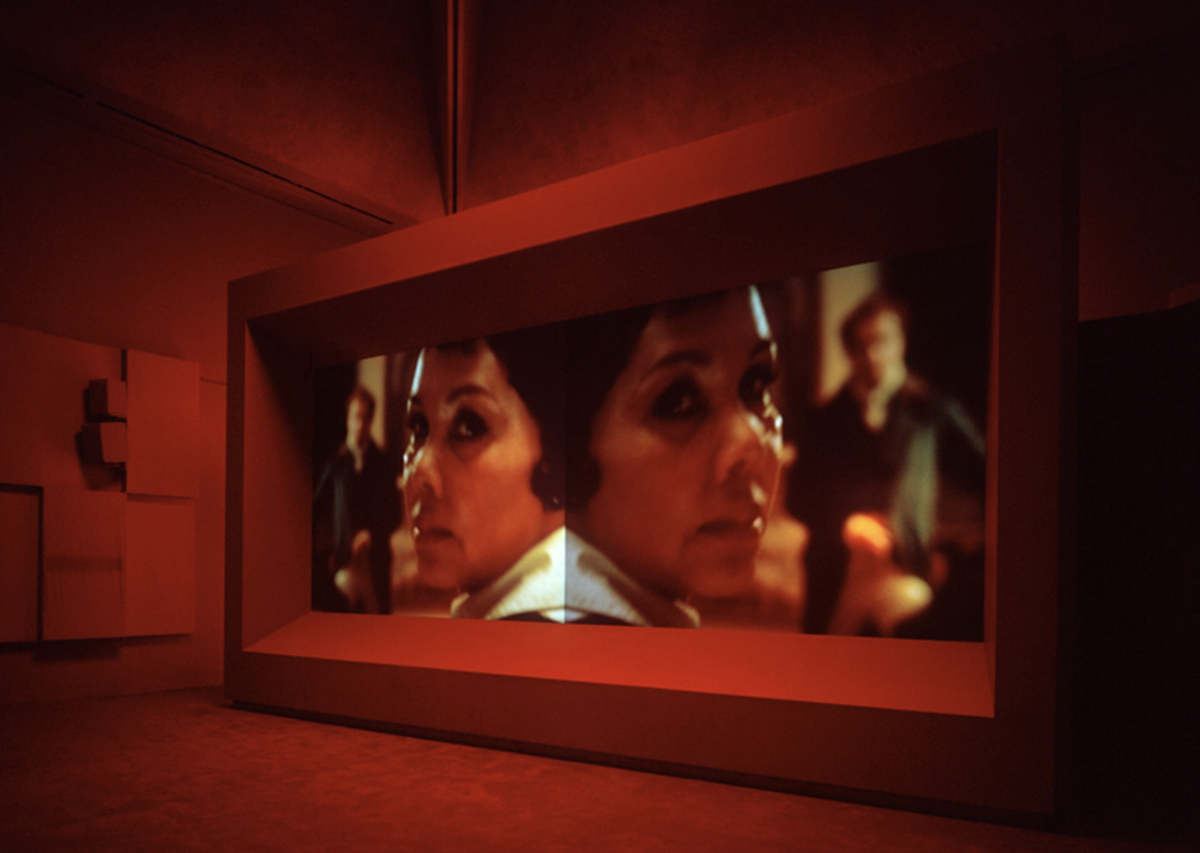 ‘Woman Reflective Imagery’,  de Isaac Julien, en la exhibición ‘Vagabondia’, The Bass Museum. 