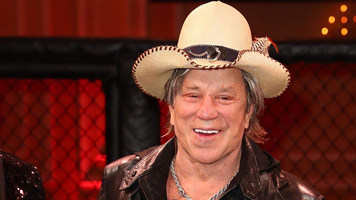Mickey Rourke posa para una foto en SMASH Global VIII – Noche de Campeones en el Taglyan Cultural Complex el 13 de diciembre de 2018 en Hollywood, California.