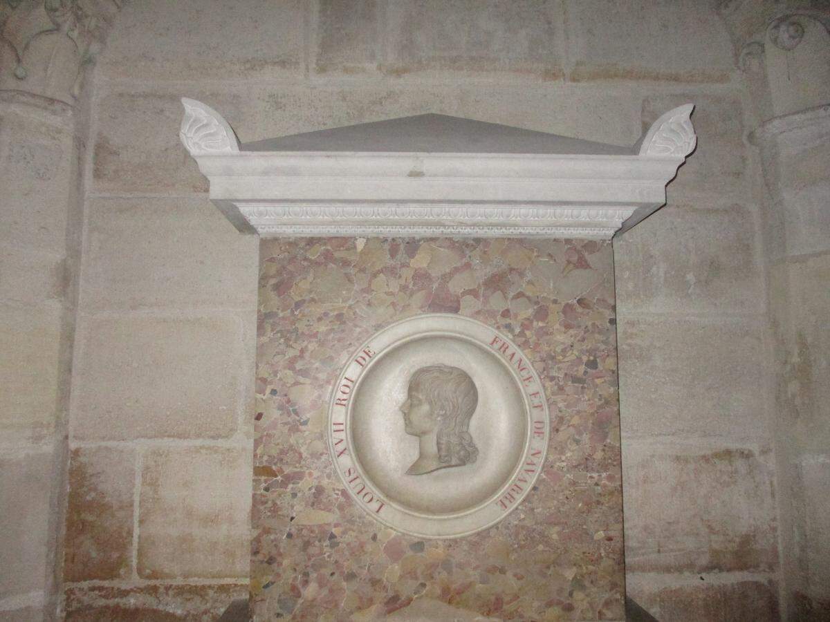 Ceneotafio de Luis XVII, el hijo malogrado de Luis XVI.