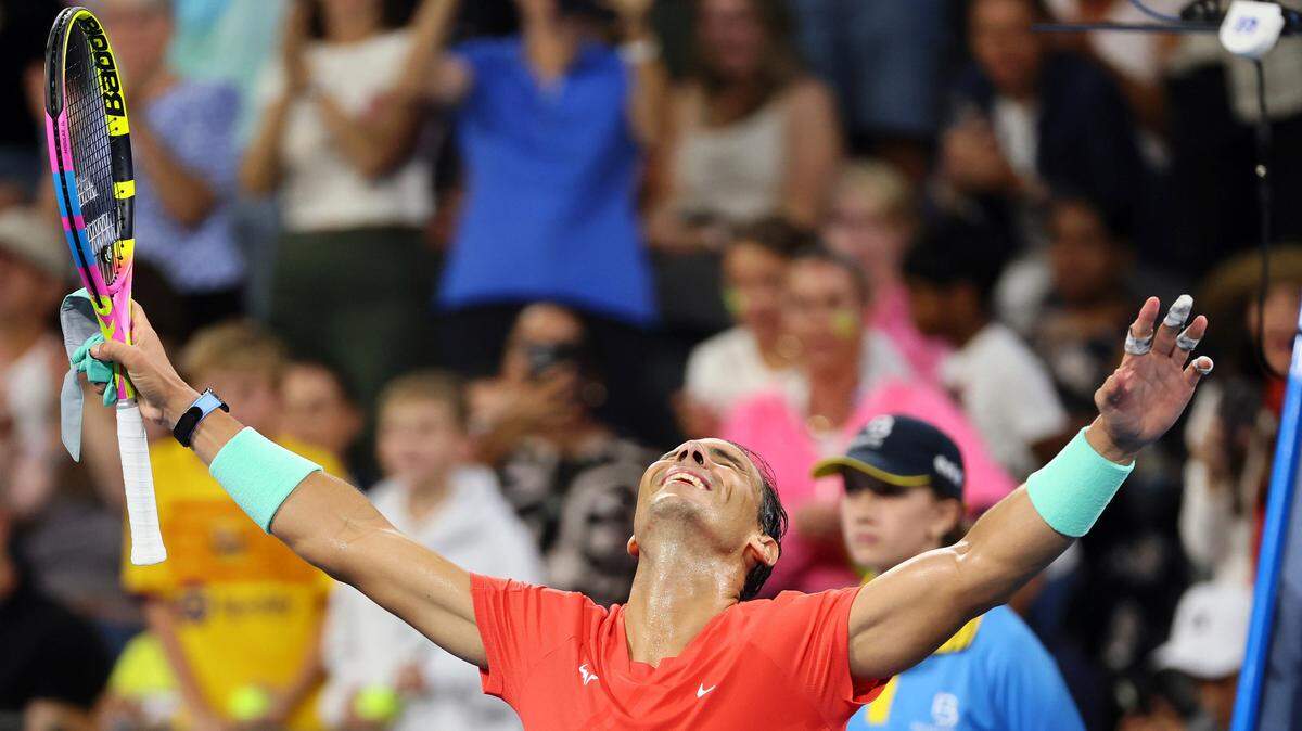 Rafael Nadal no mostró señales de estar oxidado en el triunfo en Brisbane 7-5, 6-1 ante Dominic Thiem, quien ganó el Abierto de Estados Unidos en el 2020 y que llegó a ser número 3 del mundo, pero que también está regresando de una lesión.