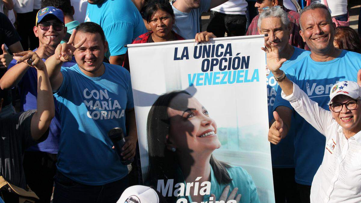 Los partidarios de María Corina Machado, asisten a una manifestación de la candidata de la oposición María Corina Machado el 11 de agosto de 2023 en Maracaibo, Venezuela.