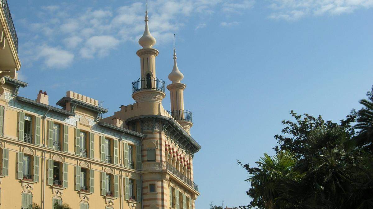 El gusto ecléctico y extravagante de la clientela de Niza en la Belle Epoque en la Villa La Alhambra de inspiración morisca.
