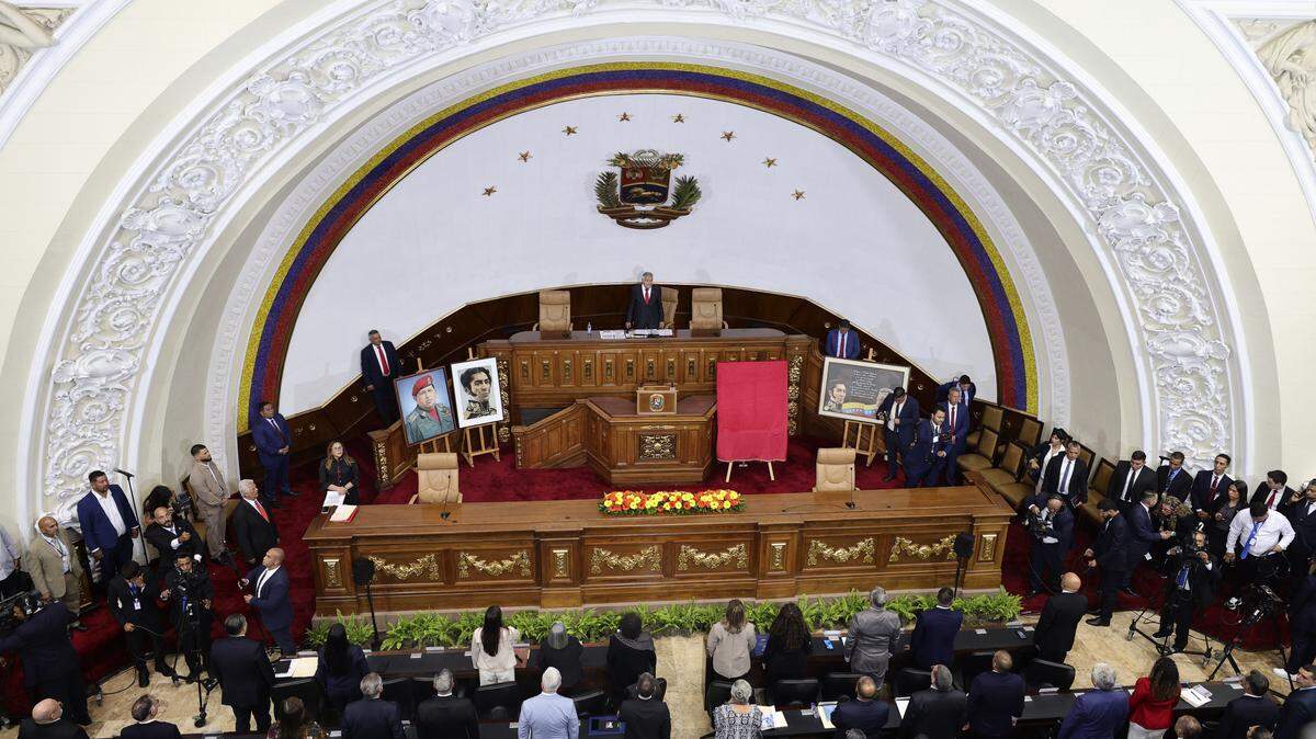 CARACAS, VENEZUELA - 5 de enero de 2026: Vista general durante la sesión inaugural del período legislativo constitucional 2026-2031 en el Palacio Federal Legislativo el 5 de enero de 2026 en Caracas, Venezuela. Dos días después de la captura de Nicolás Maduro y su esposa, Cilia Flores, en Caracas por las fuerzas estadounidenses, la Asamblea Nacional confirmó a la vicepresidenta Delcy Rodríguez como presidenta interina. (Foto de Jesús Vargas/Getty Images)
