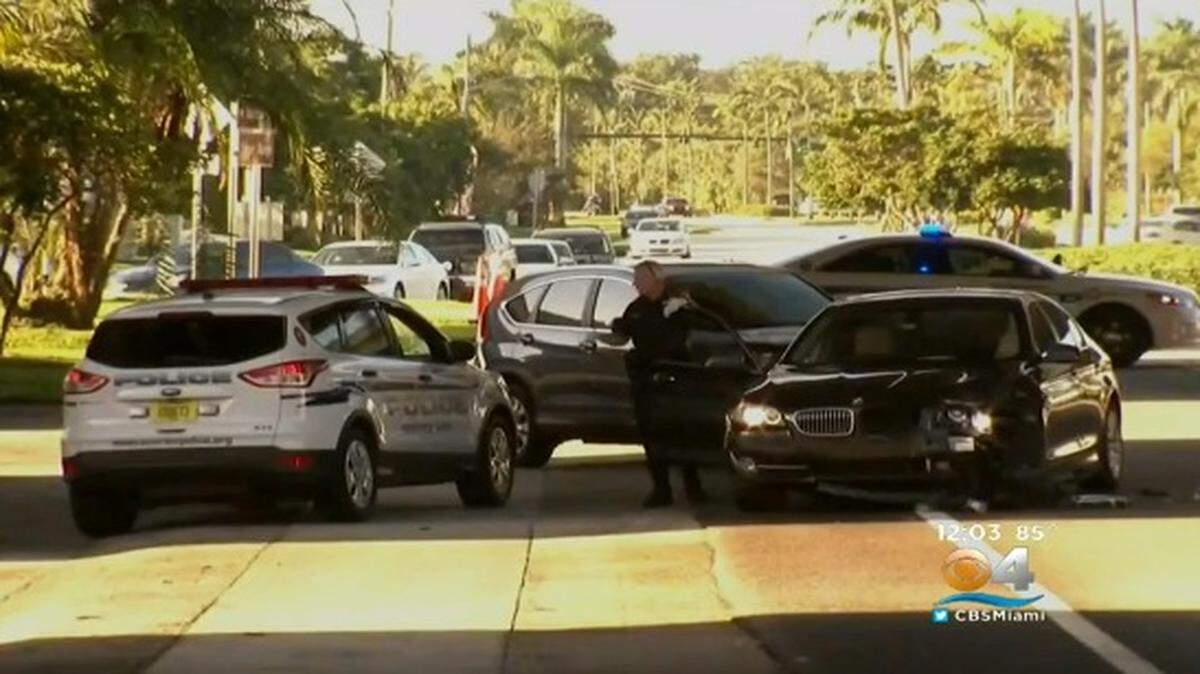 La camioneta todoterreno terminó chocando contra un BMW en Sunrise, y la niña fue llevada al hospital como medida de precaución.