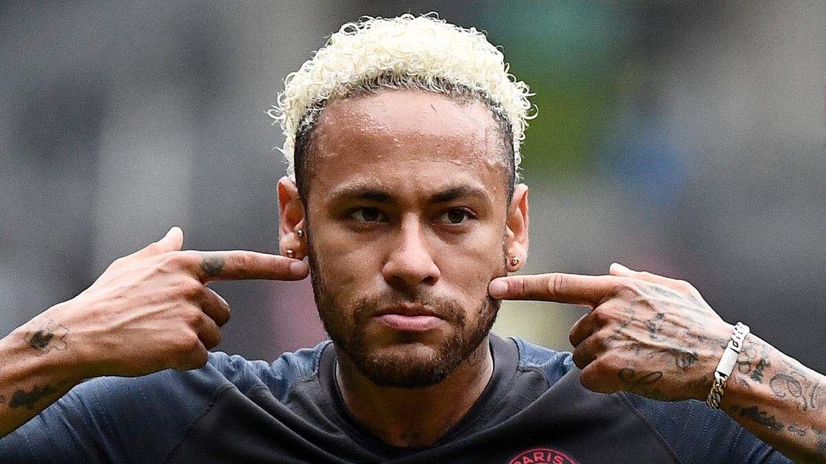 El delantero brasileño Neymar reacciona al final del partido entre el Paris Saint-Germain y Rennes en el estadio de la Universiadad de Shenzhen, China, el 3 de agosto de 2019.