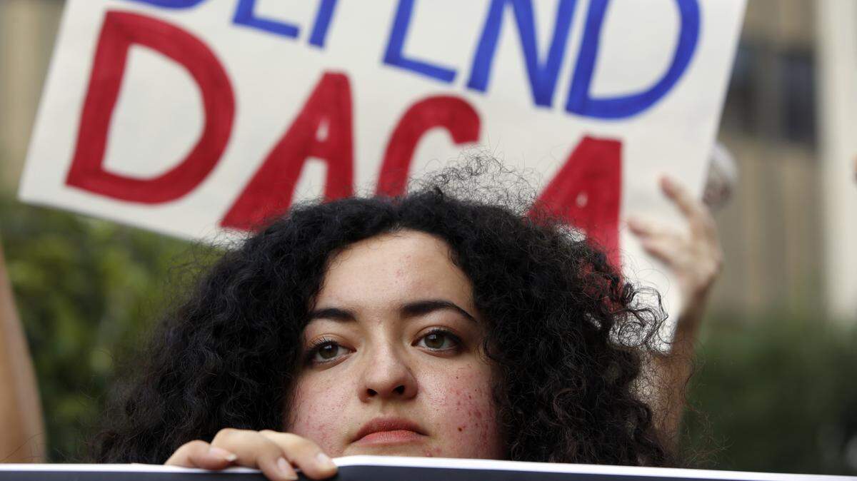 Una estudiante durante una marcha de apoyo a DACA en Los Ángeles el 1 de septiembre del 2017.