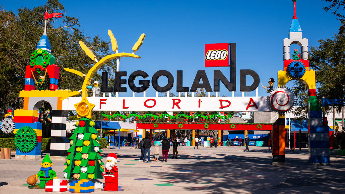 Celebración de Navidad en Legoland en Winter Haven, Florida.
