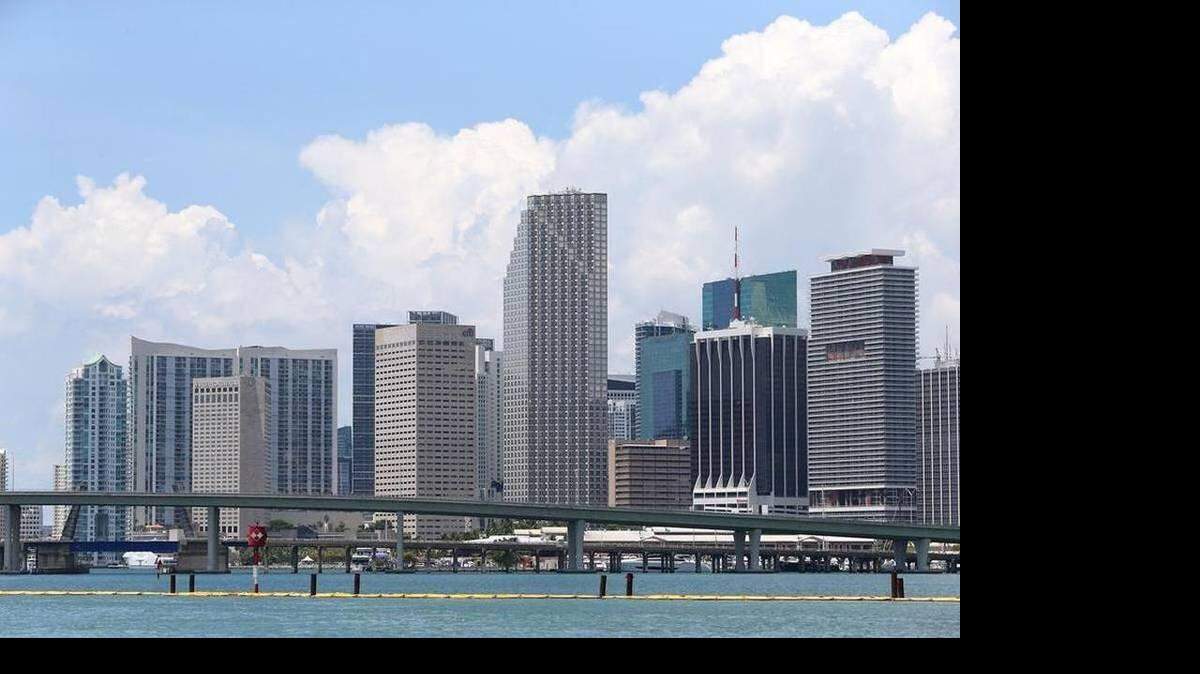 Para el martes se pronostica una jornada caliente, con temperaturas alrededor de los 80 grados, cerca del récord para el día.Miami Herald-Archivo