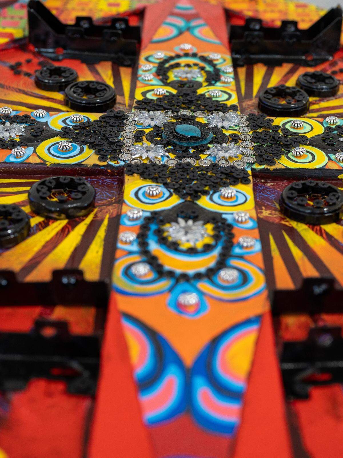 Obra “Door” de la artista Brooke Einbender. Exposición “The Unknown Zone” en Wynwood.