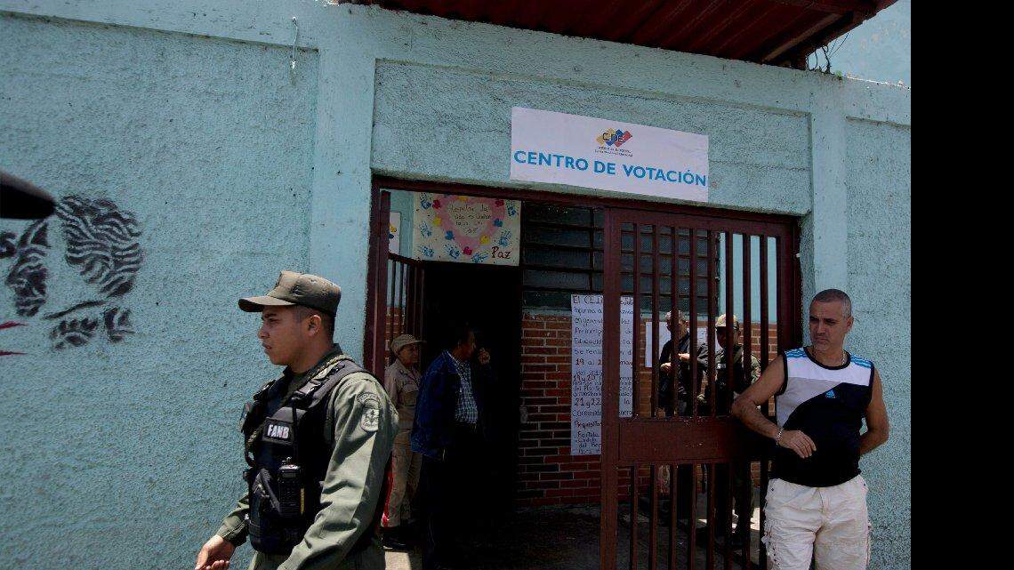 La escasa participación del chavismo durante las primarias del PSUV a finales de junio genera alarma entre la máxima dirigencia del régimen de Nicolás Maduro que enfrentará su mayor recto electoral durante las elecciones parlamentarias de diciembre.