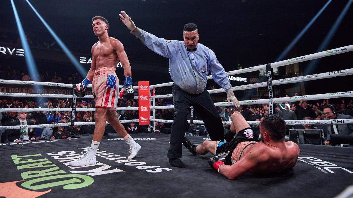 David Morrell Jr. (izq.) sube al ring el 16 de diciembre en la velada que pondrá punto final a Showtime Boxing.