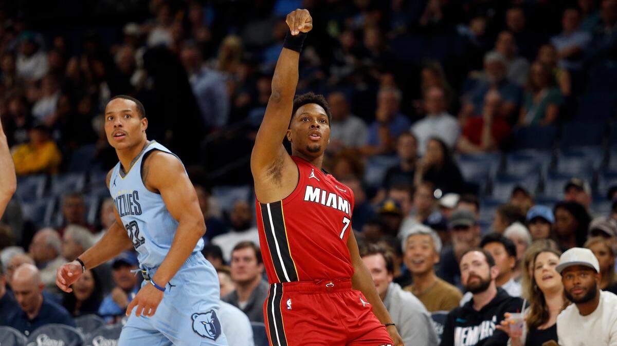 El armador del Heat de Miami Kyle Lowry celebra tras anotar un tiro de tres puntos en el partido ante los Grizzlies, celebrado el 8 de noviembre de 2023 en Memphis.