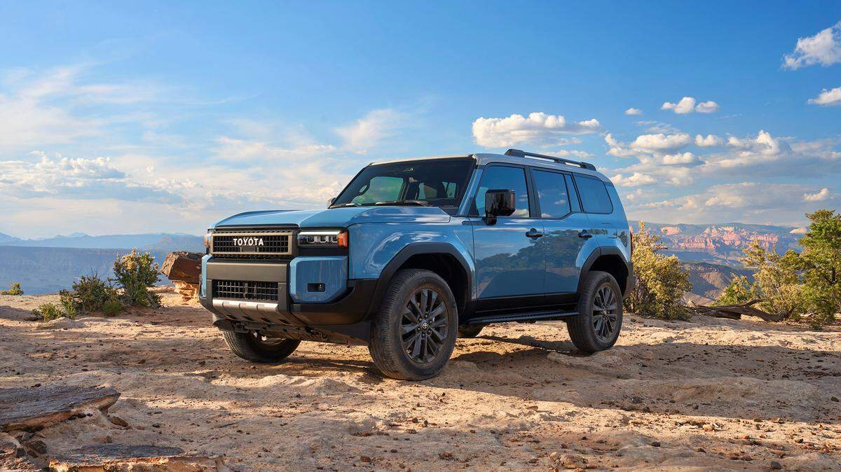 El Toyota Land Cruiser del 2025 es una elección inteligente para un SUV de campo. Es más cómodo y fácil de usar en la conducción diaria que algunos SUV rivales. 