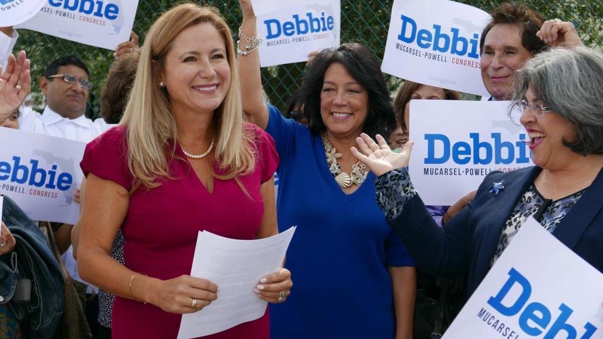 La demócrata Debbie Mucarsel-Powell está postulada contra el representante republicano Carlos Curbelo.