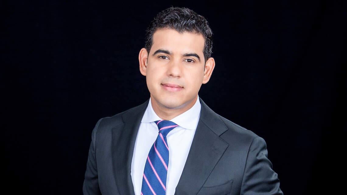 Periodista cubano Javier Díaz conducirá noticiero Univision Miami tras despido de Ambrosio Hernández