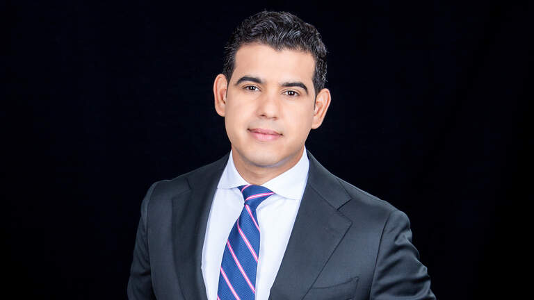 Periodista cubano Javier Díaz conducirá noticiero Univision Miami tras despido de Ambrosio Hernández