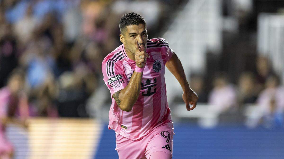 El delantero del Inter Miami Luis Suárez celebra tras anotar un gol ante Tigres de la UANL, en el partido de cuartos de final de la Leagues Cup, celebrado el 20 de agosto de 2025 en el Chase Stadium en Fort Lauderdale, Florida.