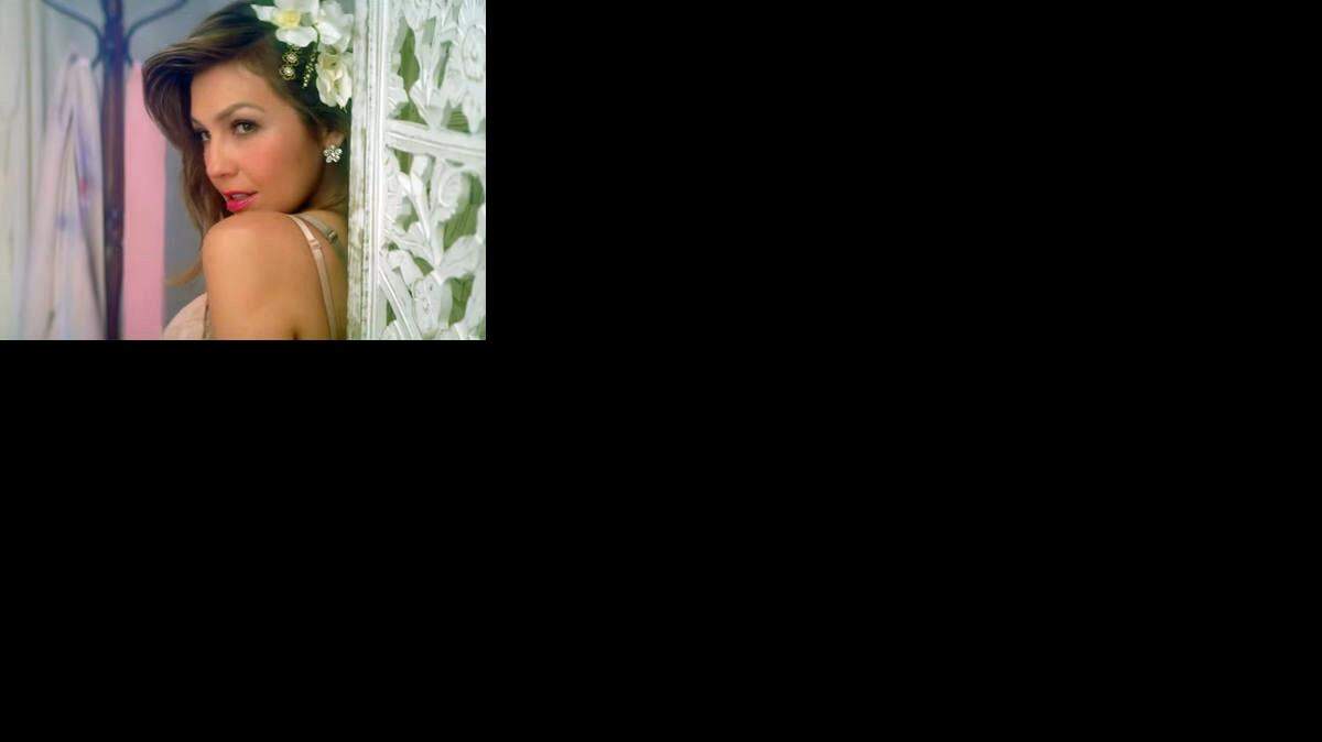 Thalia en una escena del video. VEVO