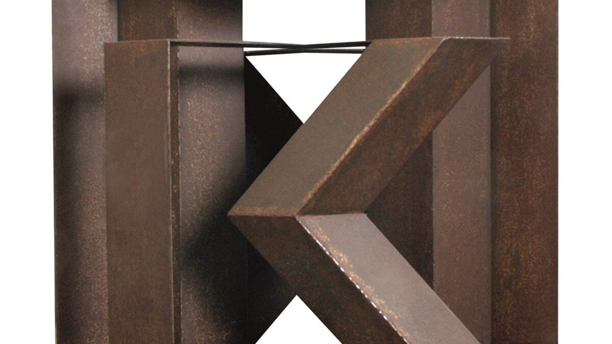 'Anagrama', 1995, de Eduardo Ramírez Villamizar, hierro oxidado, 22 X 27.56 X 15.75 pulgadas.