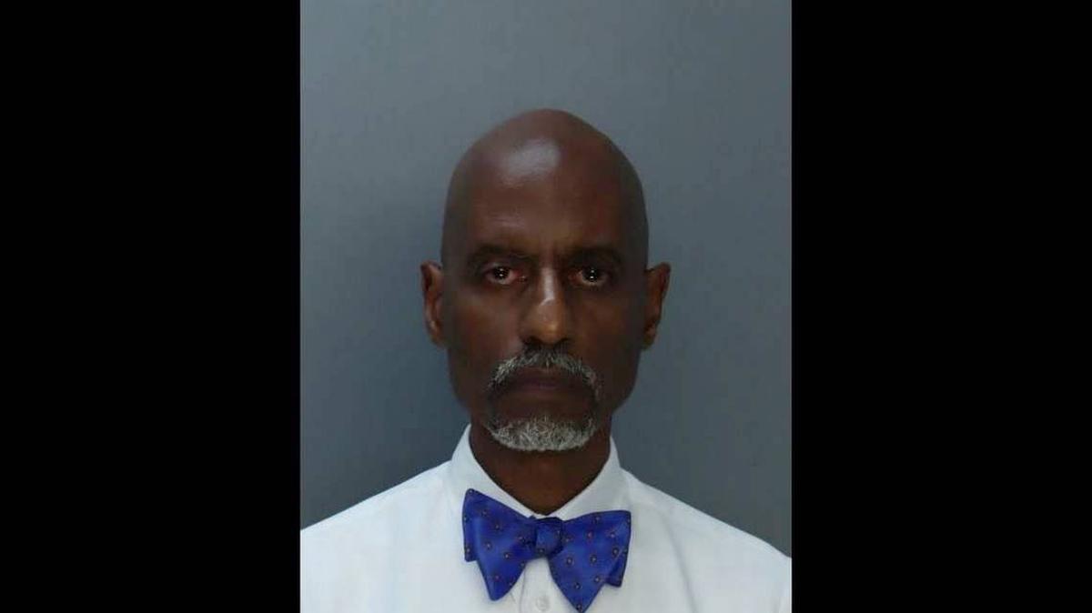Arrestan a David Eugene Scott, alto funcionario de North Miami Beach, por cargos de pornografía infantil. 