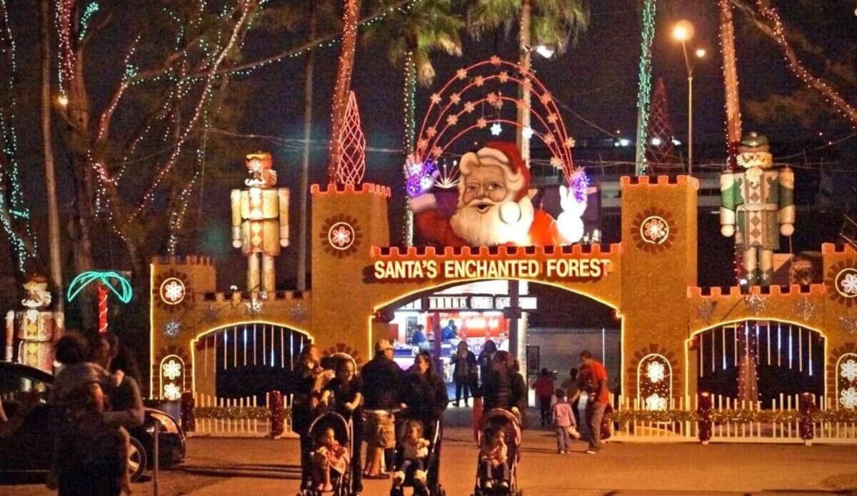 El Bosque Encantado de Santa, ubicado en el Tropical Park, es probablemente el parque de atracciones temático de Navidad más grande de Estados Unidos, según su página oficial.